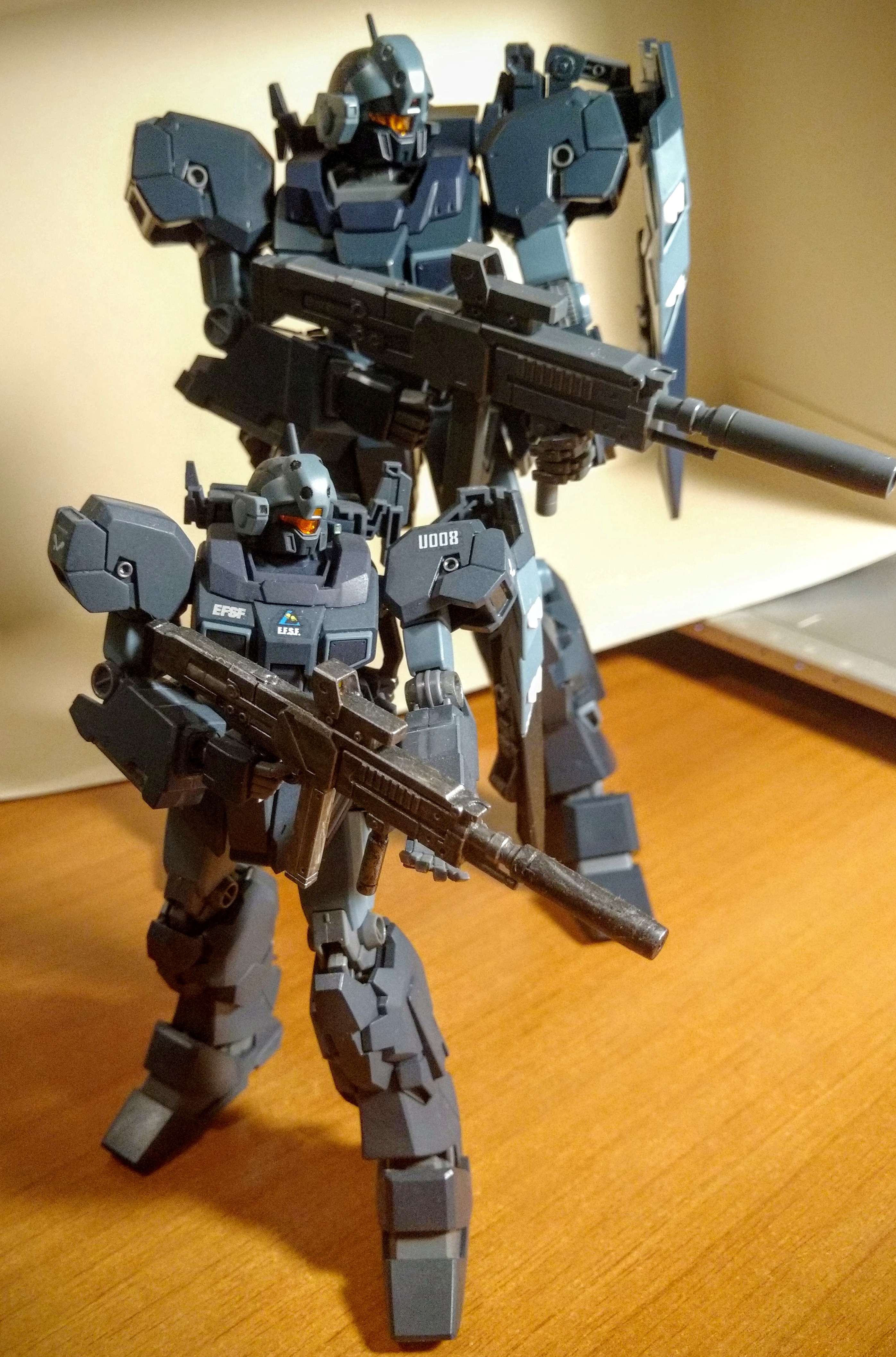 The same Mobile Suit model in 1/144 and 1/100