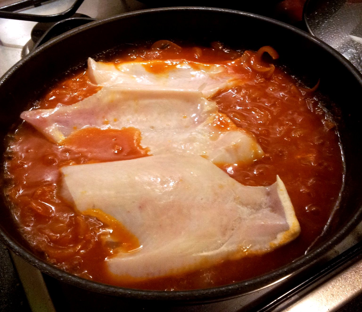 Plaice fillets in the pan